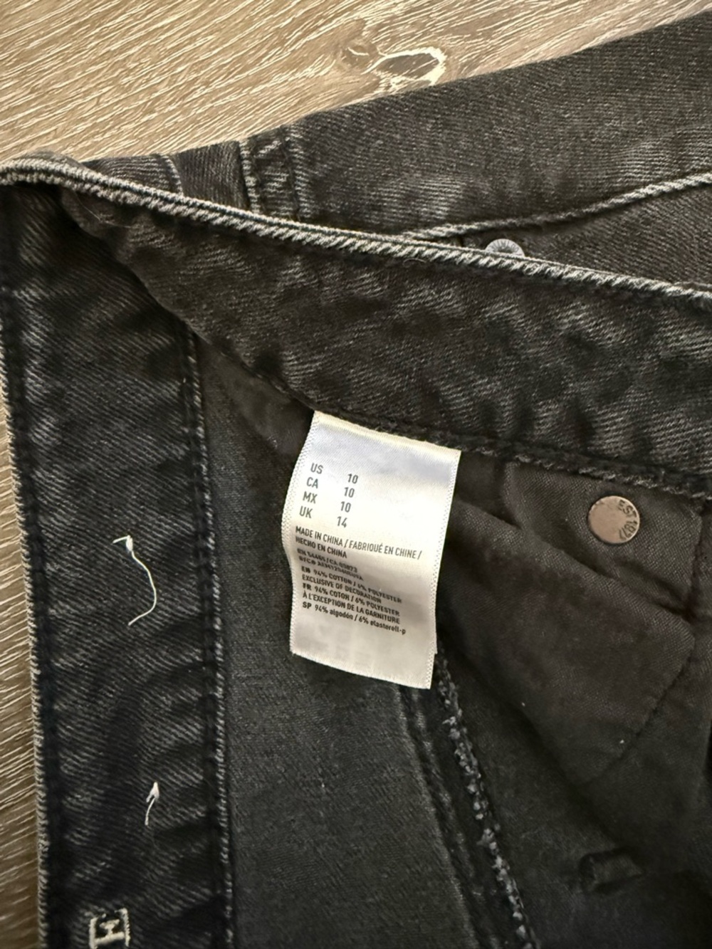 American Eagle Outfitters Black Distressed Denim Mini Skirt - Picture 3 of 3